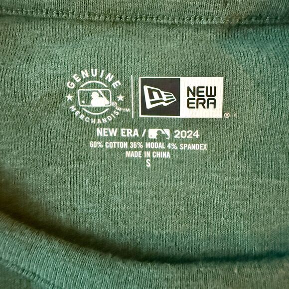 NWT Oakland A's MLB New Era Major League Baseball Women's Rouched Shirt S - Picture 3 of 4